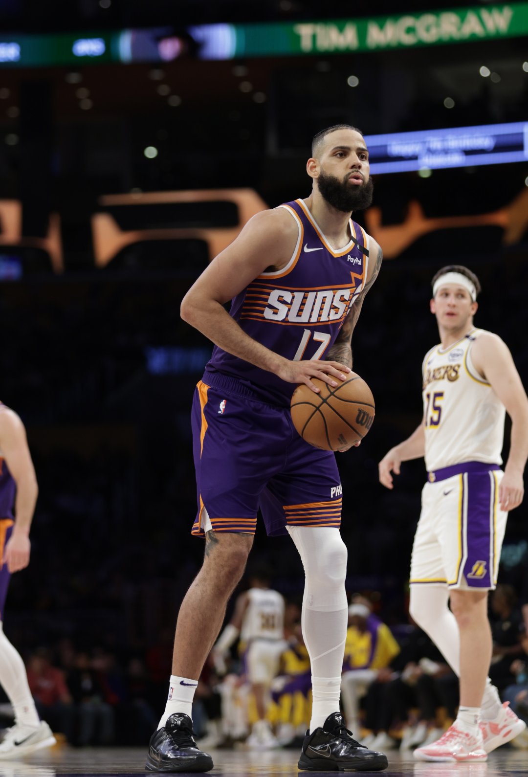 荷甲倒计时；洛杉矶湖人集结日手感冰凉；细节引发关注；气氛紧张；轮换策略成焦点的简单介绍