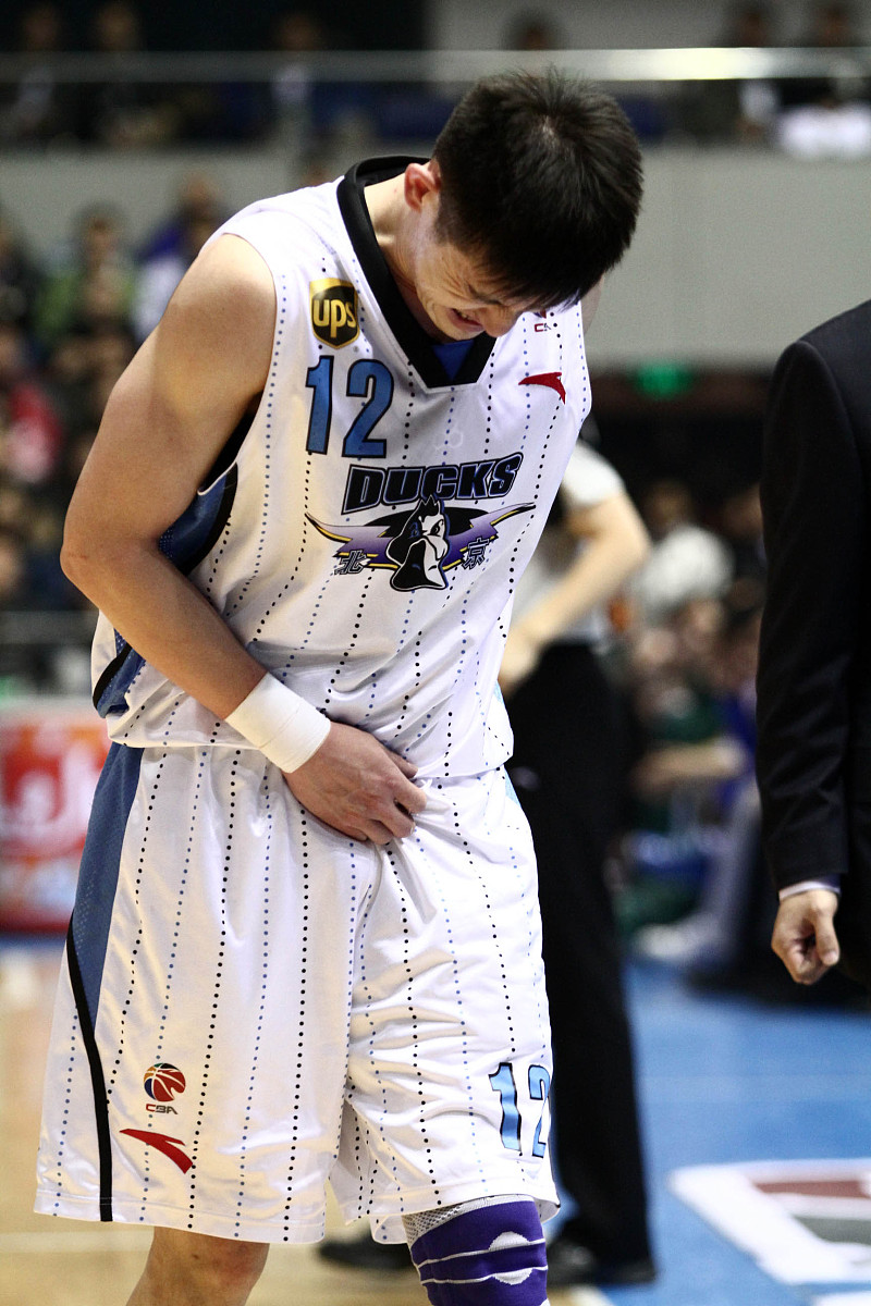 清晨里昂备战CBA常规赛，单刀错失细节曝光，赛场秩序良好，临场指挥获称赞的简单介绍