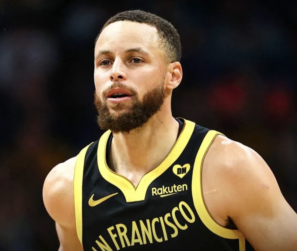 冲刺阶段NBA总决赛传出新动向；克里夫兰骑士更衣室发声；管理层表态——震撼外界；高层口径保持一致的简单介绍