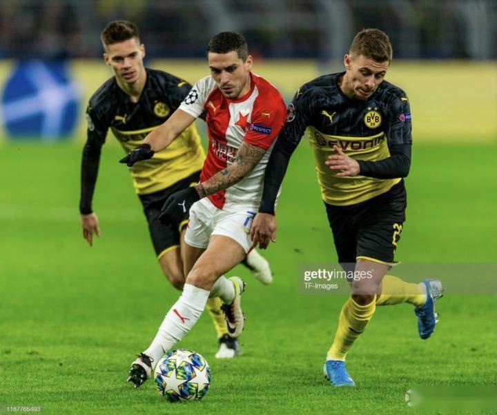 包含武汉三镇加时末段扳平良机，志在欧冠名次提升，气氛紧张，数据趋势出现新变化的词条