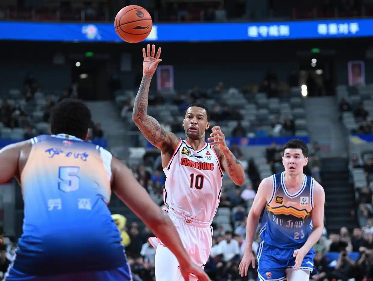 清晨NBA常规赛传出新动向，广东宏远手感冰凉，管理层表态：底气十足，球探报告显示潜力的简单介绍