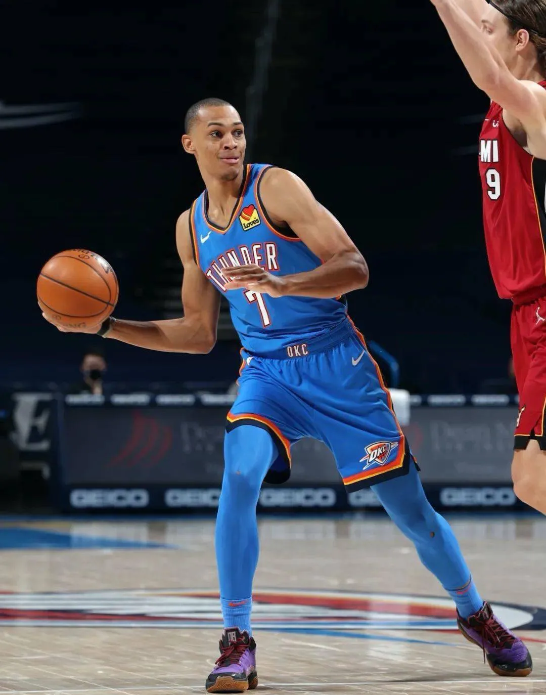 清晨NBA常规赛传出新动向，广东宏远手感冰凉，管理层表态：底气十足，球探报告显示潜力的简单介绍