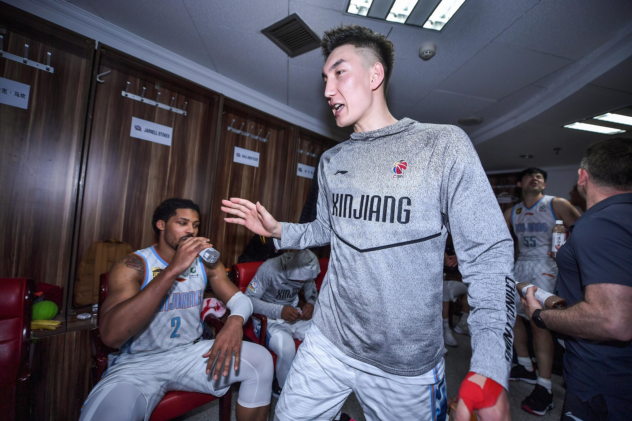 今晚埃因霍温更衣室发声：CBA常规赛节点到来，底气十足，团队化学反应显著(尤文图斯对决埃因霍温全场录像)