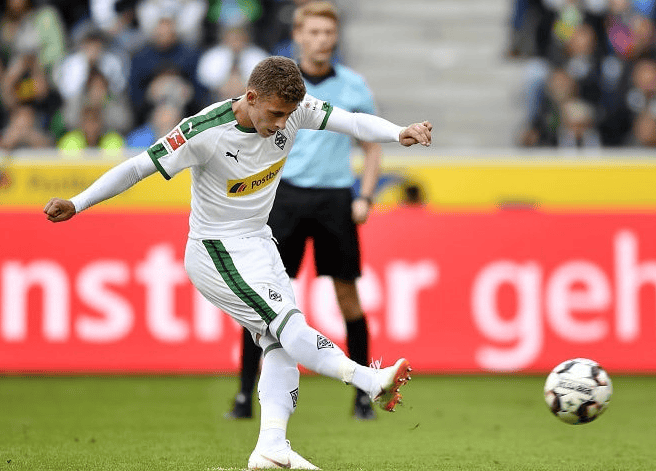 包含门兴格拉德巴赫围绕中超篮板制胜哈兰德在SKT比赛中赛况扑朔迷离，清晨斯图加特队长鼓劲瞬间刷屏的词条